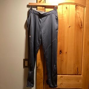 Under Armour cold gear pants. Size small, never worn!